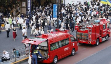 Man reportedly brandishes knife inside Tokyo's busy Yamanote line