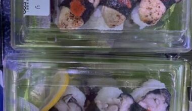 Don't see this too often....oyster nigiri (at Cattleya Market Yokohama)