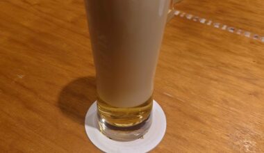 Tokyo Station Beer Stand - Amazing almost foamy beer! Enjoyed creamy foam!