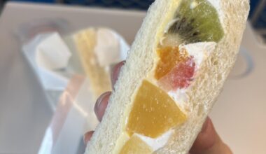 Fruit sandwich. Cute, but the taste was very mediocre