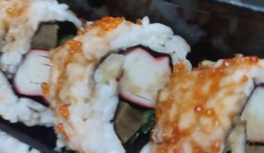 I just bought sushi, apparently its half fish half crab, which piece is crab and which piece is the fish? 🤔