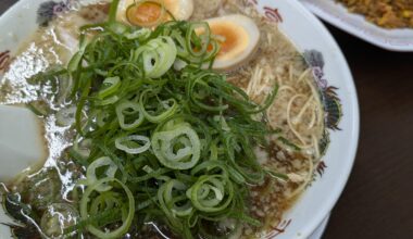 Typical, simple and delicious chicken broth soy sauce ramen "Rairaitei"