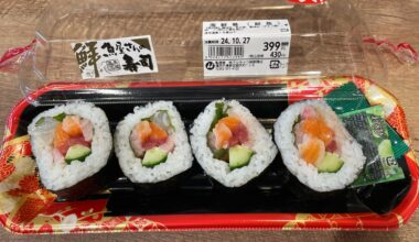 Supermarket seafood maki roll. ¥430 Hakata, Kyushu. My lunch. 👍