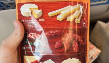 help w/finding this snack name!! all i have is this pic and idk how to read japanese lol sorry if this is a dumb questions thanks for any help in advance!! :))