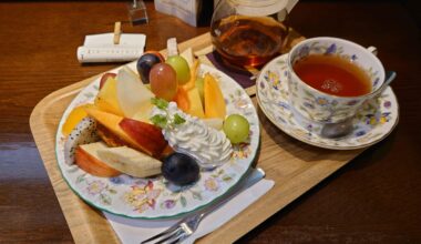 Fleur de Saison Fruit tart set with a mountain of fruit