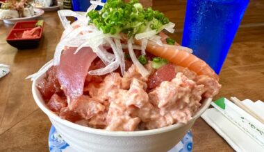 Mixed-don (negitoro and spicy salmon) and karaage from Sushi Bay in Kapolei, Hawaii