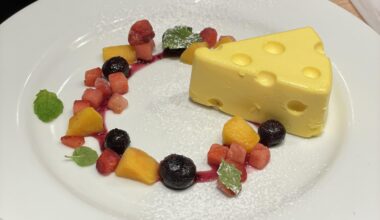 Tried this cute ice cream cheesecake at Ikebukuro, Japan