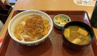 At the beginning, I don’t like this so much! But now it is one of my favorite japanese food! Tonkatsu!