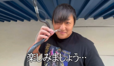Emperor T with a good ole rubber reptile prank on the Wonder champion.