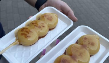 Can anyone tell me what the sauce is on top of these rice cakes? It was so delicious and I’m trying to replicate it at home