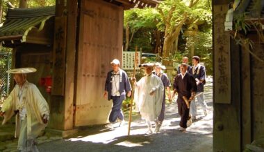 Monk Endō leaves Sekizanzen-in at the foot of Mt. Hiei in April 2008 on the 30th of 100 straight days of the 60km Great Circuit of Kyoto, about 830 days into the 1000-day Kaihogyo walking meditation ordeal.