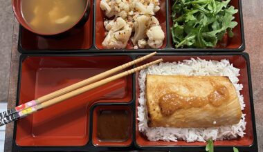 Knew I was making miso sesame mahi mahi and already had miso soup in the fridge… so naturally the bento had to come out but I wasn’t prepared enough to have a last component!