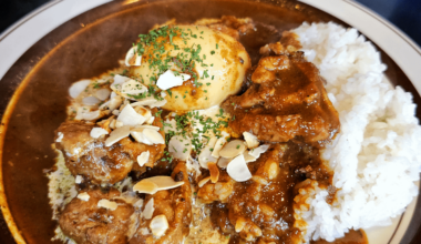 Chicken curry from Woof Curry in Amakura