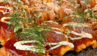 This image of okonomiyaki can tell you which area of Japan it was eaten in. Do you know why?