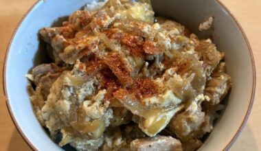 Chicken and egg rice bowl
　↓
Oyako-don 🇯🇵
　↓
親子丼 🐔🥚