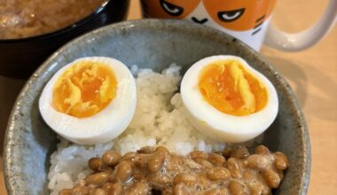Today's breakfast is natto rice and miso soup. A typical Japanese breakfast.