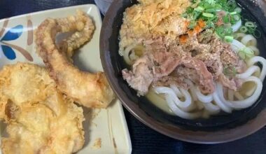Enjoying a comforting bowl of beef udon and tempura. Such a satisfying dinner 🍤😊