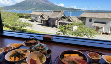 Pretty view + yummy food = happiness
