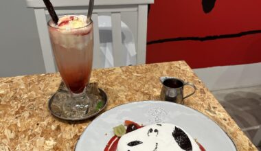 snoopy cafe in harajuku! i was sad there weren’t more character themed foods :(