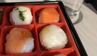 I love eating bento on the Shinkansen. Moments when I feel grateful to be born in Japan.