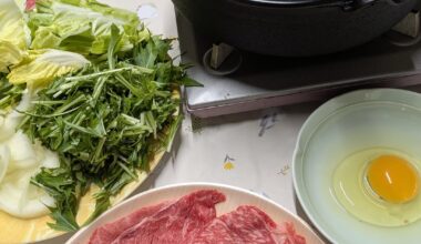 It's spring and the warm weather has continued🌸, but today it's cold again❄, so I'm going back to cooking a bit of a dish. Sukiyaki🍲