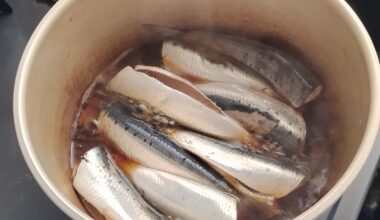 Iwashi no Nitsuke（Simmered sardines) . I made this dish in response to the Dodgers sushi party today.