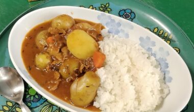 Thid is Curry Rice. I got some potatoes with nice skin.