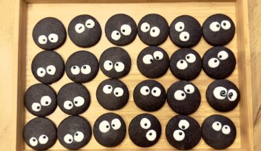 Dust bunnies Cookies (from Totoro /まっくろくろすけ)