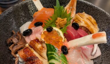 Chirashizushi(scattered sushi)