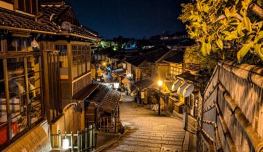 Ninenzaka at 10pm feels like walking through a Ghibli scene