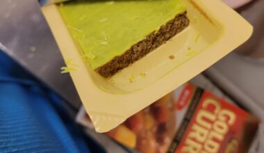 Golden curry brick is two colors