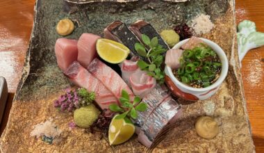 Show me a more beautiful plate of sashimi than this.