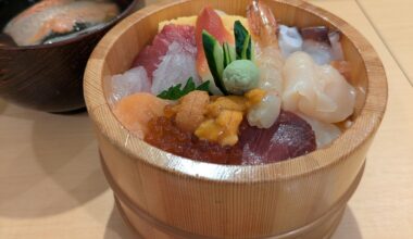 Seafood chirashi sushi at the Hokkaido product exhibition at Hankyu Department Store in 🇯🇵Umeda, Osaka.