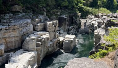 Nezame-no-Toko (south of Kiso, Nagano)