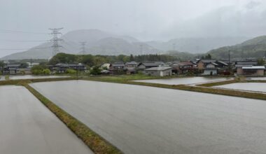 Nozomi shinkansen in the rain