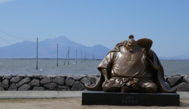 Walking into the sea with Jinbe at Sumiyoshikaigan Park