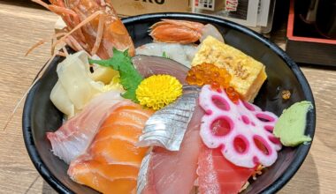 Today's daily seafood bowl lunch.