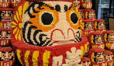 Daruma doll made of LEGO.