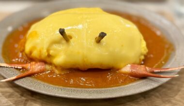 Crab tomato cream omurice