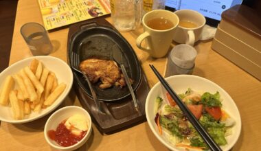 This only cost ¥900 at ガスト(Gasuto)
