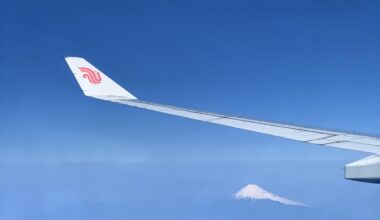 Clouds cleared just in time for this beauty✈️🗻🇯🇵
