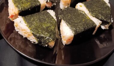 I made spicy imitation crab onigiri for the first time