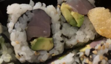 Is this Tuna roll safe to eat?