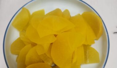 Yellow pickled radish
