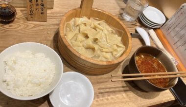 A ramen shop near Tokyo Station where you can enjoy unlimited raw eggs and seaweed.