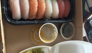 Sushi deluxe, 24$ usd, soup and salad