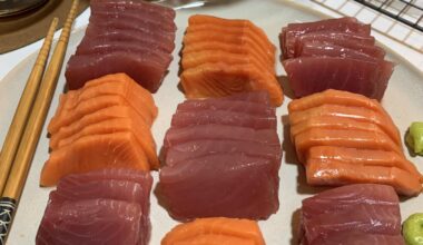 I am having tuna and salmon sashimi.