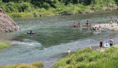 Foreigners camping and BBQing by Tamagawa River is increasing. Some people leaving trash behind becoming a problem.