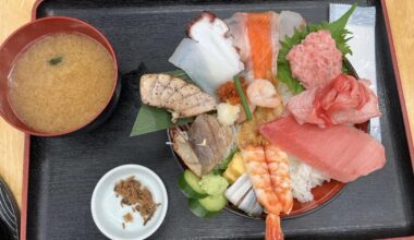 A hidden gem near Tokyo Skytree (Oshiage) known for its exceptional seafood rice bowls