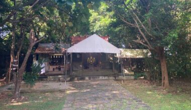 A man has been arrested on suspicion of trespassing at a shrine in Naha, Okinawa Prefecture. He is also facing allegations of attempted theft, having reportedly destroyed a door lock.